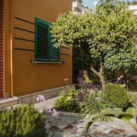 Rare Durres Apartment With Private Parking & Garden Eksteriør bilde