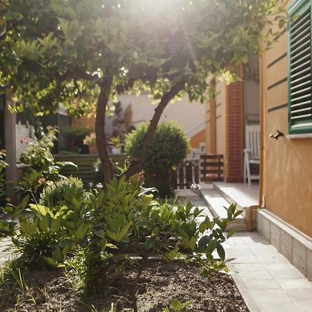 Rare Durres Apartment With Private Parking & Garden Eksteriør bilde