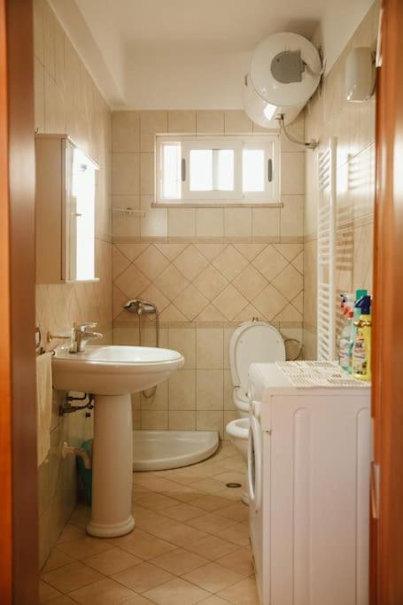 Rare Durres Apartment With Private Parking & Garden Eksteriør bilde