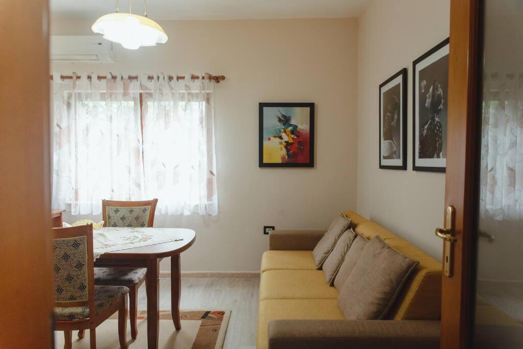 Rare Durres Apartment With Private Parking & Garden Eksteriør bilde